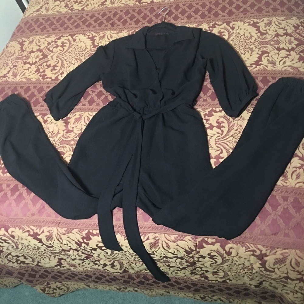 Fraiche jumpsuit by J Ladies Black with V Neck  Size Small